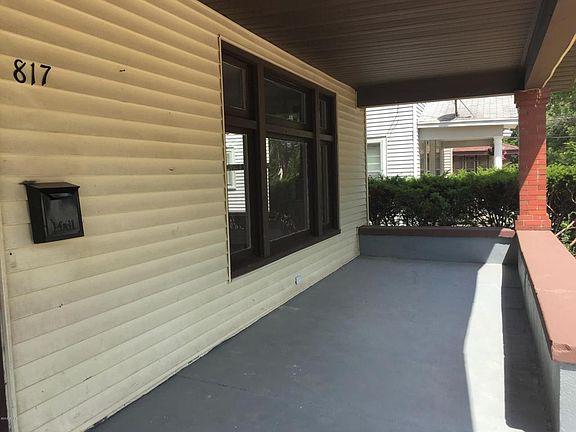 5th image of 817 Watkins St SE
