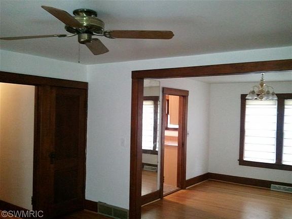 3rd image of 2147 Highland Ave