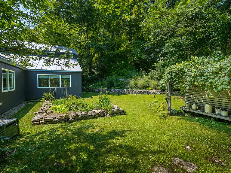 35 Kirk Rd — Photo 17