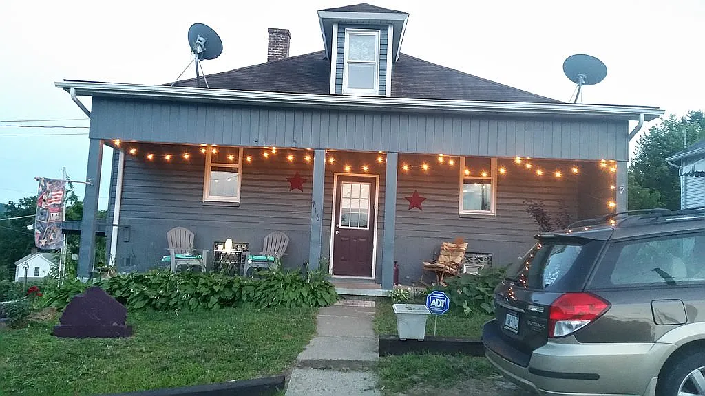 716 Wellington Ave photo 1