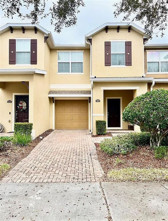 3 bed, 2.5 bath, 1298 sqft, $2,100 — Photo 1