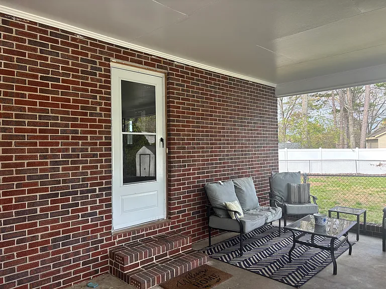 1 Dickens Ln — Photo 2