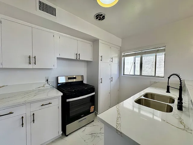 337 S Elm Dr #3 — Photo 5