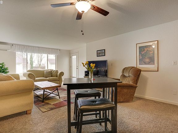 4th image of 516 SE 157th Ave Unit 32