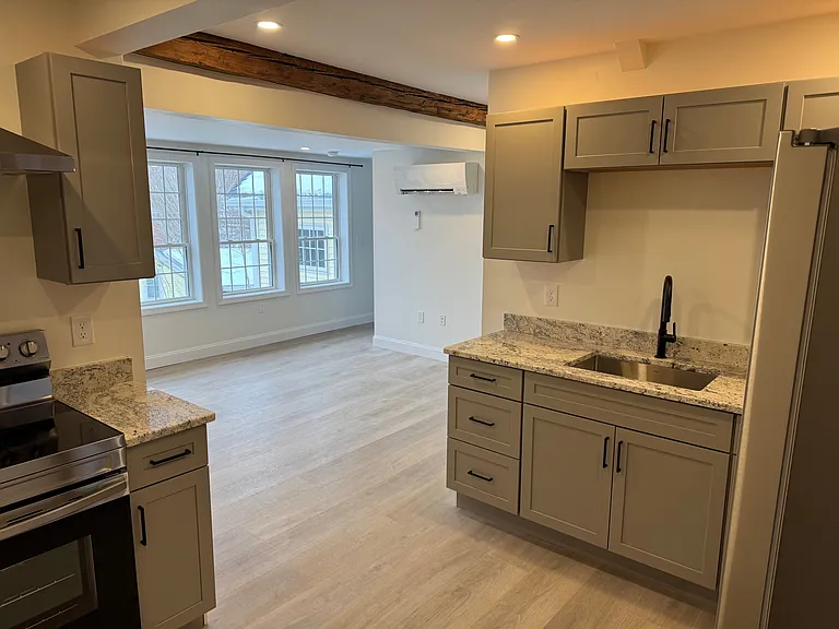 2 W Main St #8 — Photo 5