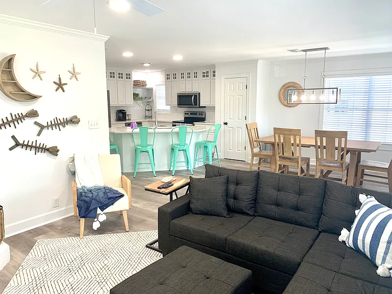 Holly St — Photo 24