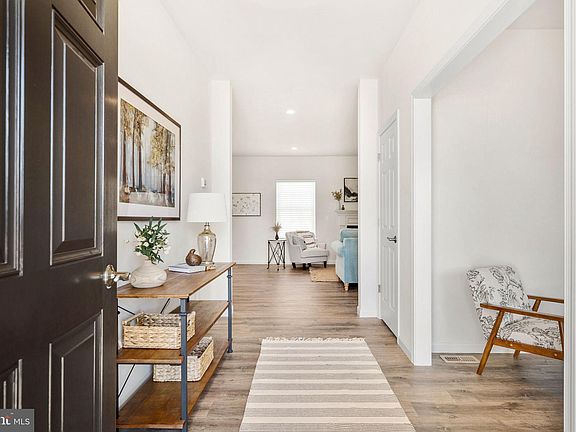 4th image of 244 Buckingham St Lot 87