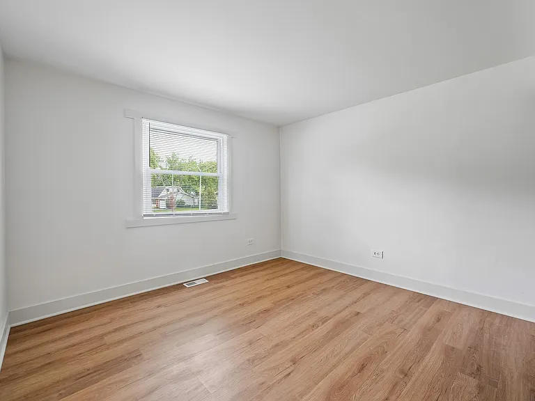 867 Harris Dr — Photo 11