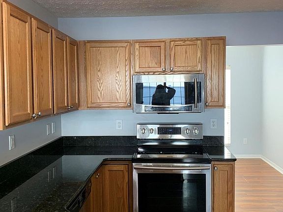 4th image of 8590 Lazelle Village Dr