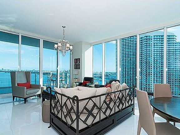 5th image of 2020 N Bayshore Dr APT 2710