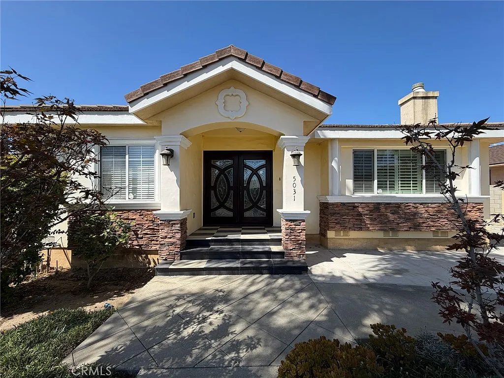 6 bed, 2733 sqft, $4,900 — Photo 2