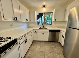 Natural Light Flooded 2 Bedroom Apartment on Piedmont Boarder, Oakland, CA 94611