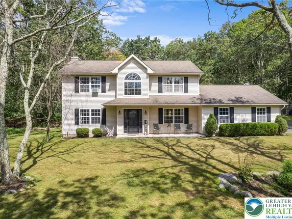 2213 S Rocky Mountain Dr, Effort, PA 18330