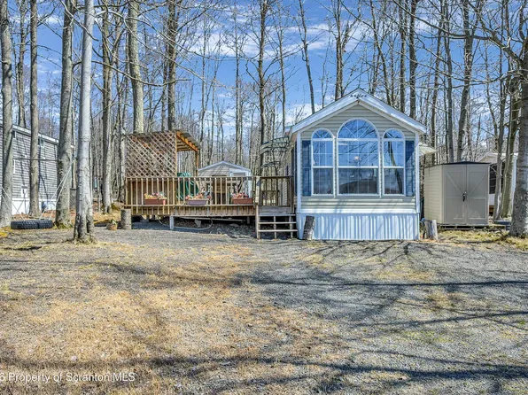 71 Lakeview Dr E, Gouldsboro, PA 18424