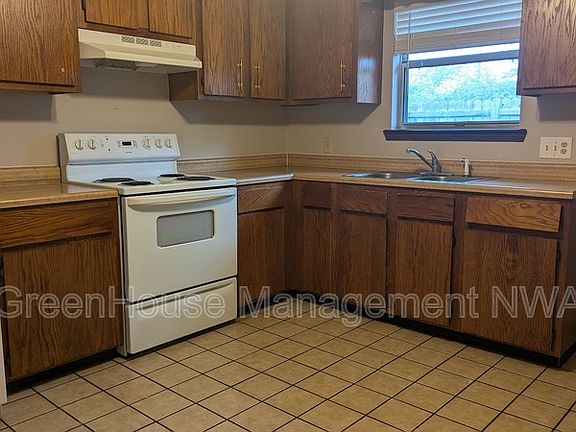 2nd image of 419 SE A St