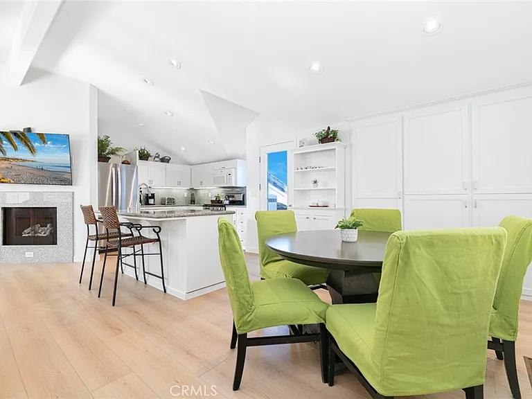 1720 W Oceanfront #B — Photo 4