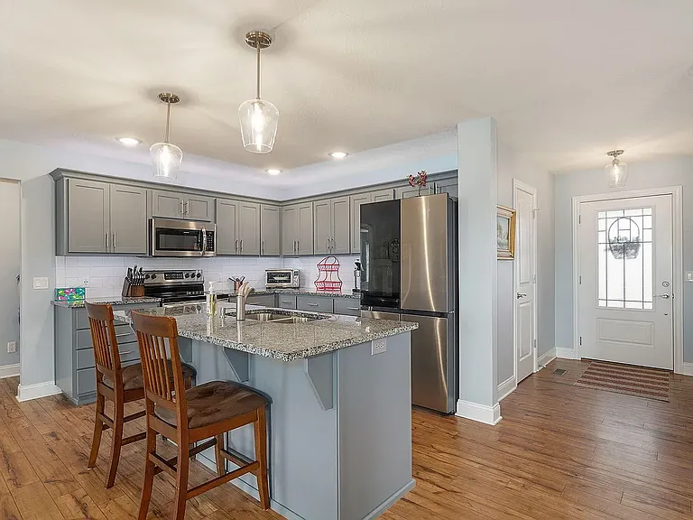 1331 S Strasbourg Ave — Photo 3
