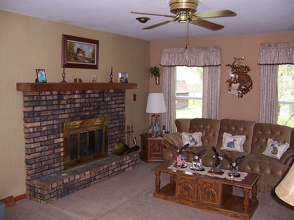 3rd image of 23712 Cottonwood Ln