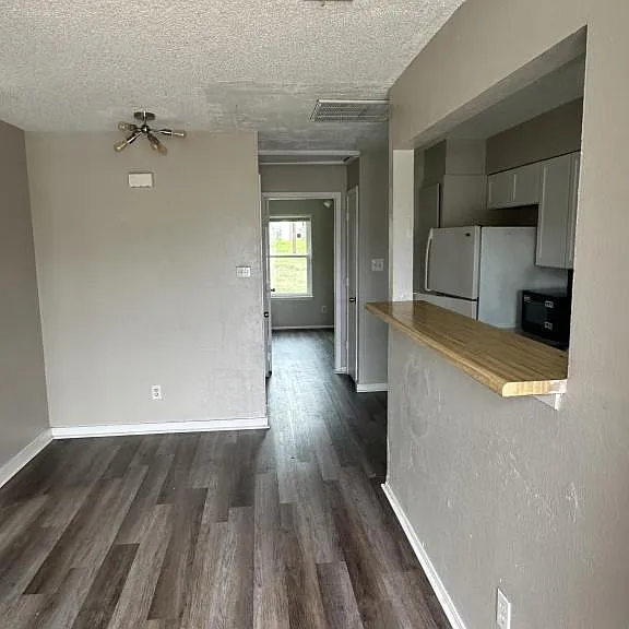5410 Helmick Ave — Photo 3