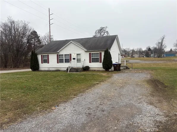 903 Union St, Farrell, PA 16121