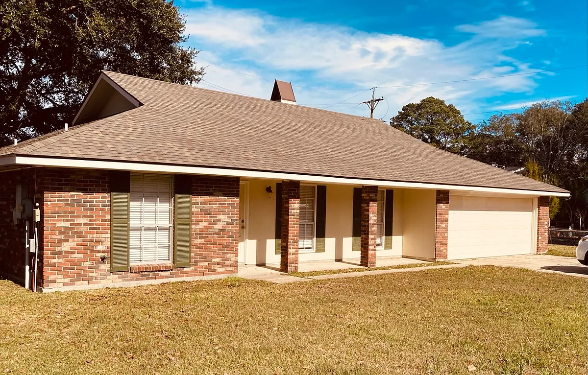Building Photo - 100 Merida Dr