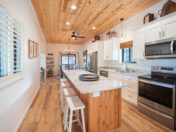 3rd image of 28 Palemone St