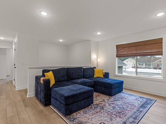 4th image of 7037 Rolling Hills Dr