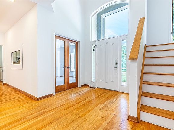 4th image of 660 Treasure Cir