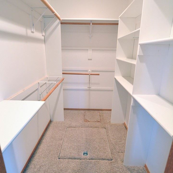 1st image of 32 Tennis Ct