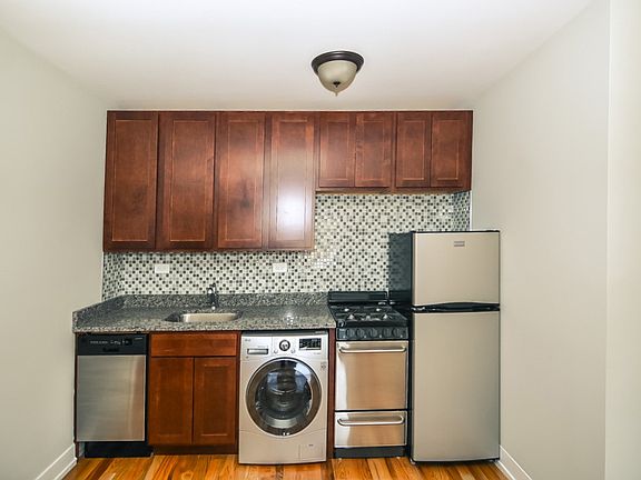 3rd image of 564 W Arlington Pl #A02