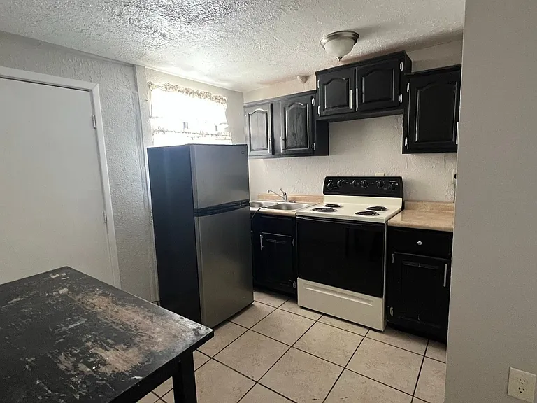 1355 Roosevelt St — Photo 8