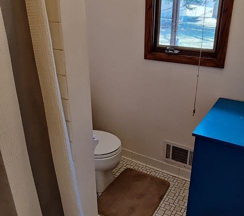 5th image of 9261 Forestview Ln N