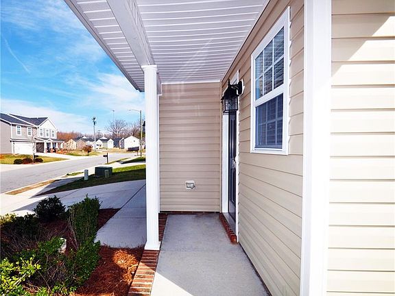 3rd image of 4907 Peppercorn Ln
