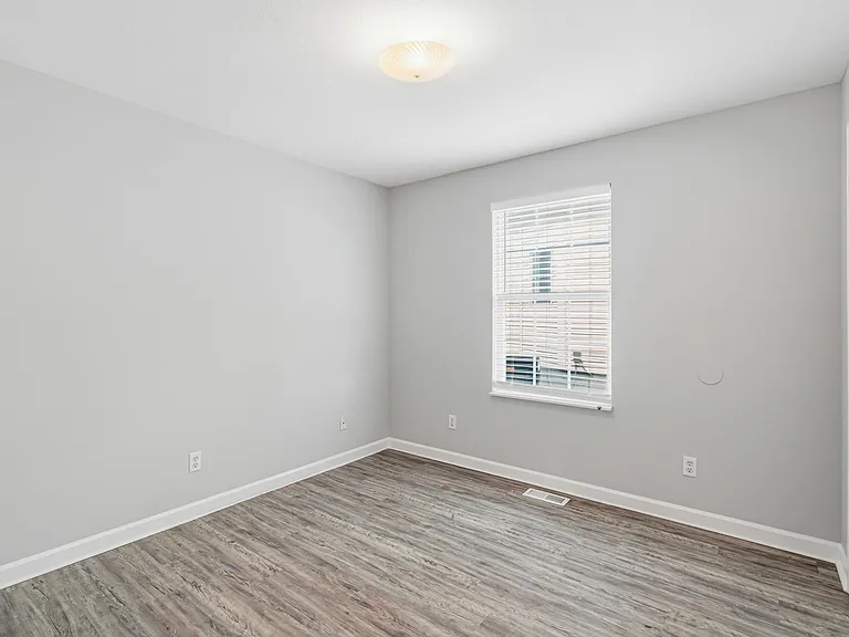 2710 E 5th Ave — Photo 16