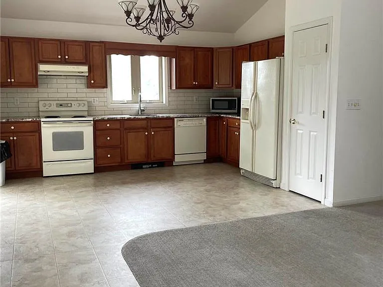 2403 Route 115 — Photo 22