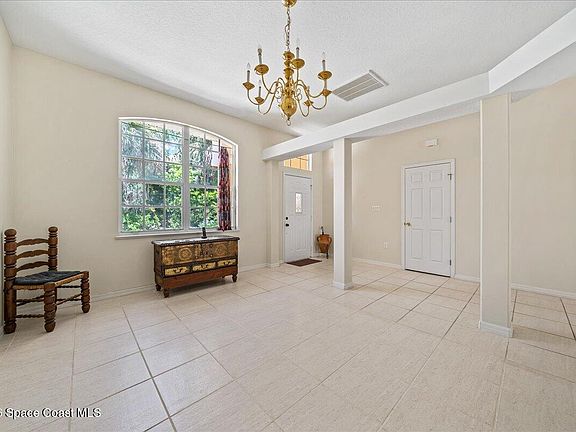 4th image of 119 Spinnaker St