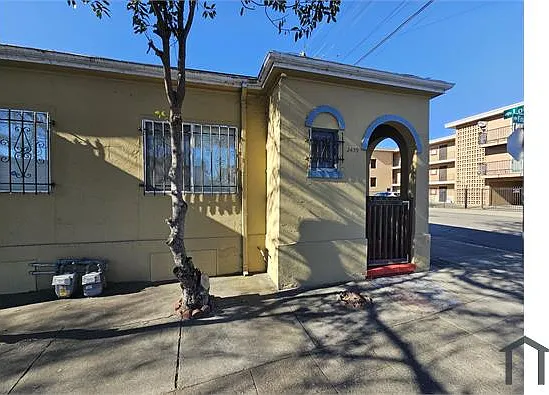 2 bed, 1000 sqft, $2,350 — Photo 2