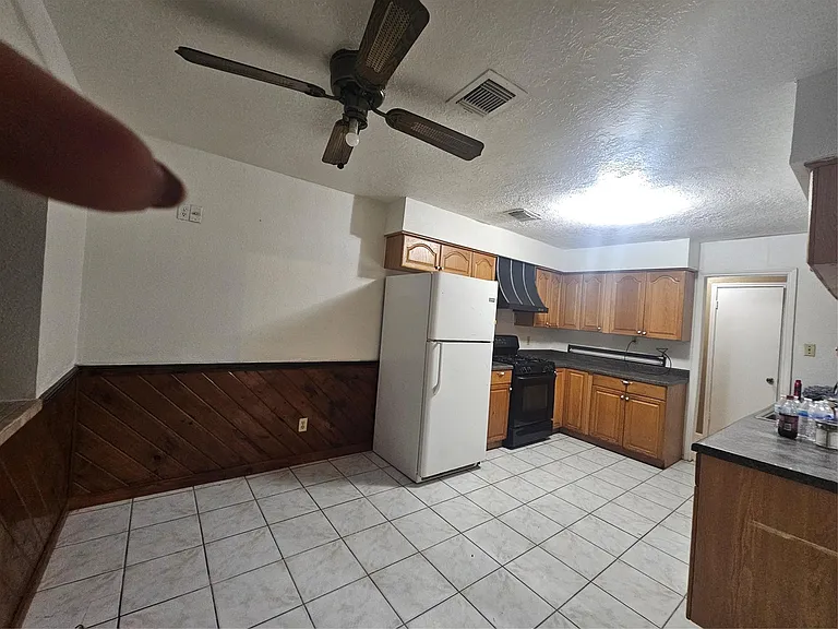 4011 Alshire Dr — Photo 8