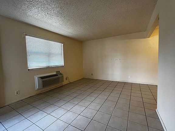 4th image of 1901 Pulliam St APT 1