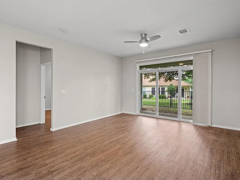 330 Portsmouth Dr — Photo 14