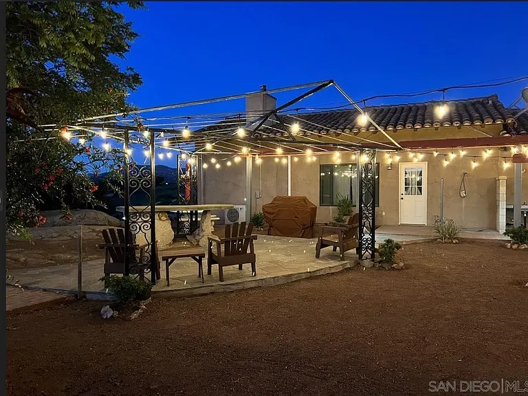 25933 Potrero Valley Rd — Photo 44