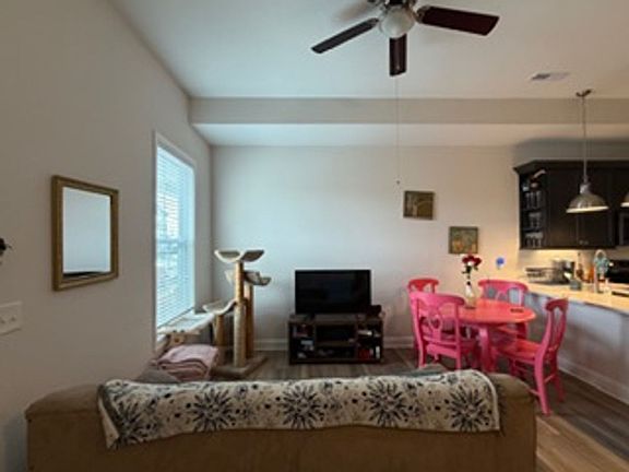 4th image of 4-29 Bristol Ln #25