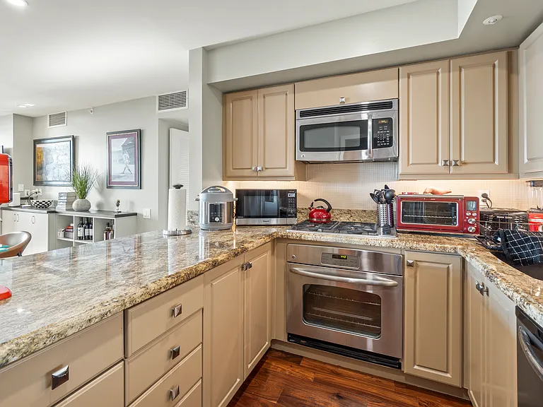 500 W Harbor Dr #1020 — Photo 9