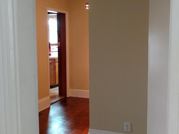 4th image of 1048 Linden Ave