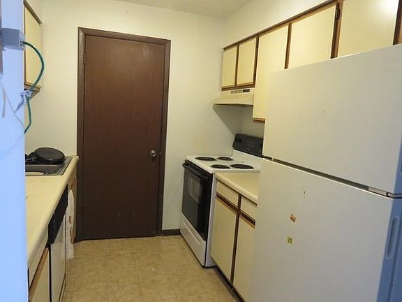5th image of 534 E Washington St APT 203