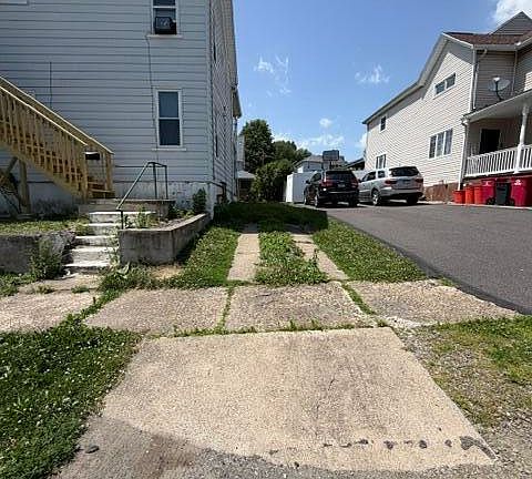 4th image of 111 W Grove St APT 2