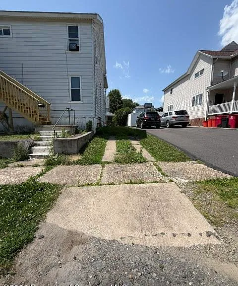 111 W Grove St #2 — Photo 4