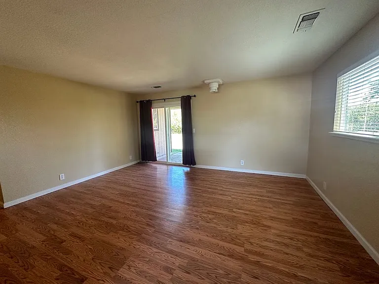 3735 Rhonda Rd — Photo 7