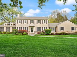 813 Lunenburg Rd, Great Falls, VA