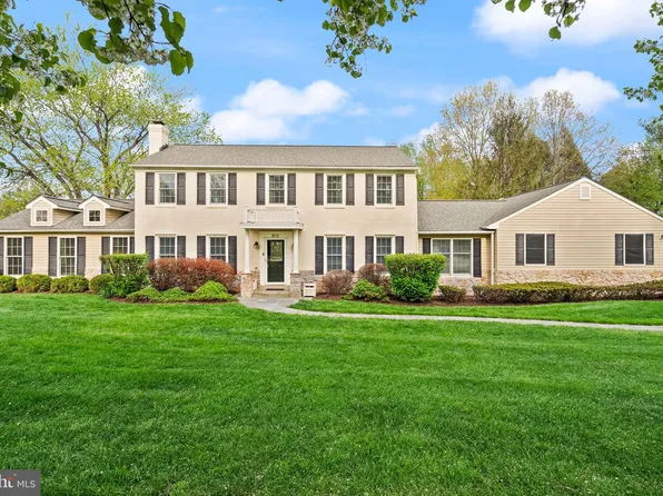 813 Lunenburg Rd, Great Falls, VA 22066